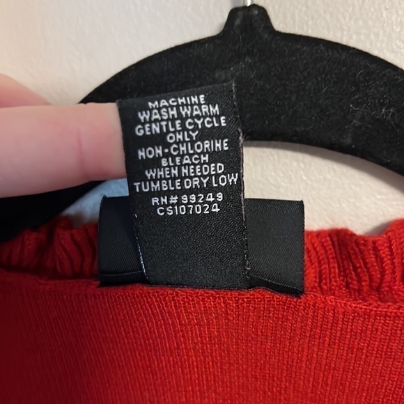 Gorgeous Red Ruffle V-Neck Sweater 22/24 - Picture 5 of 10